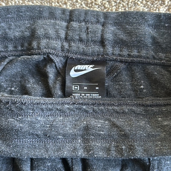 Nike Joggers - Picture 3 of 5